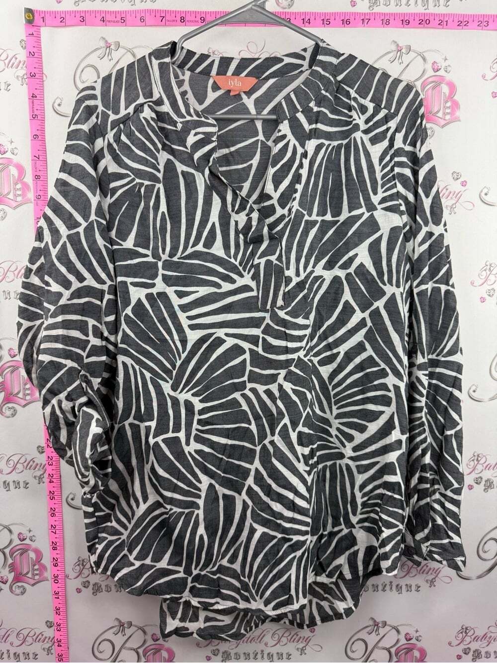 IYLA Black grey & White Abstract-Print V-Neck Long Sleeve Top
